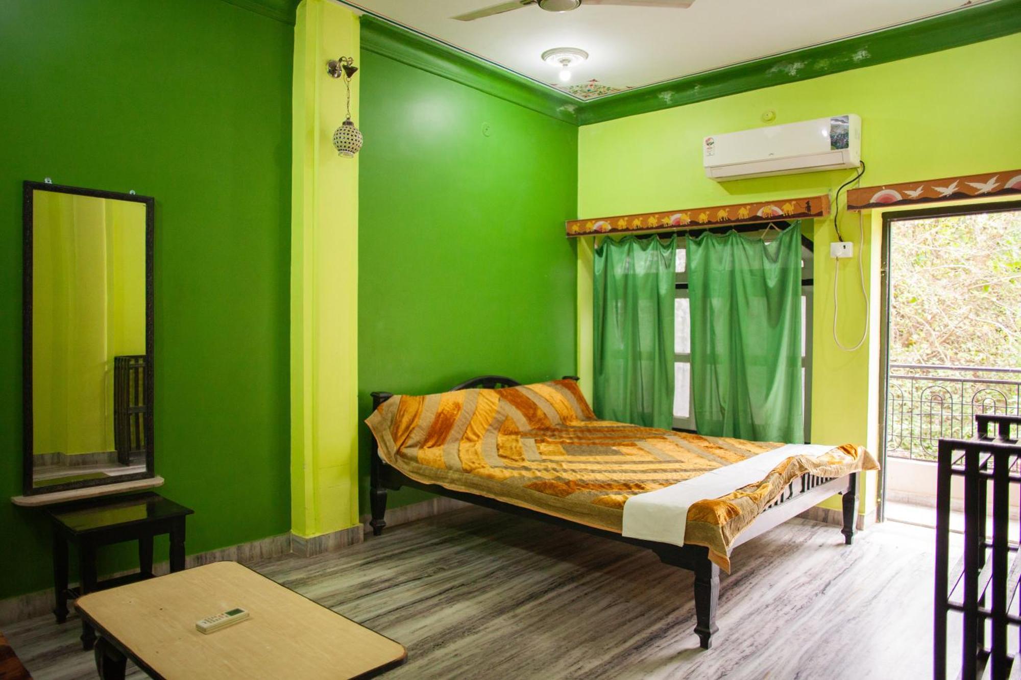 Hotel Everest Pushkar Bagian luar foto