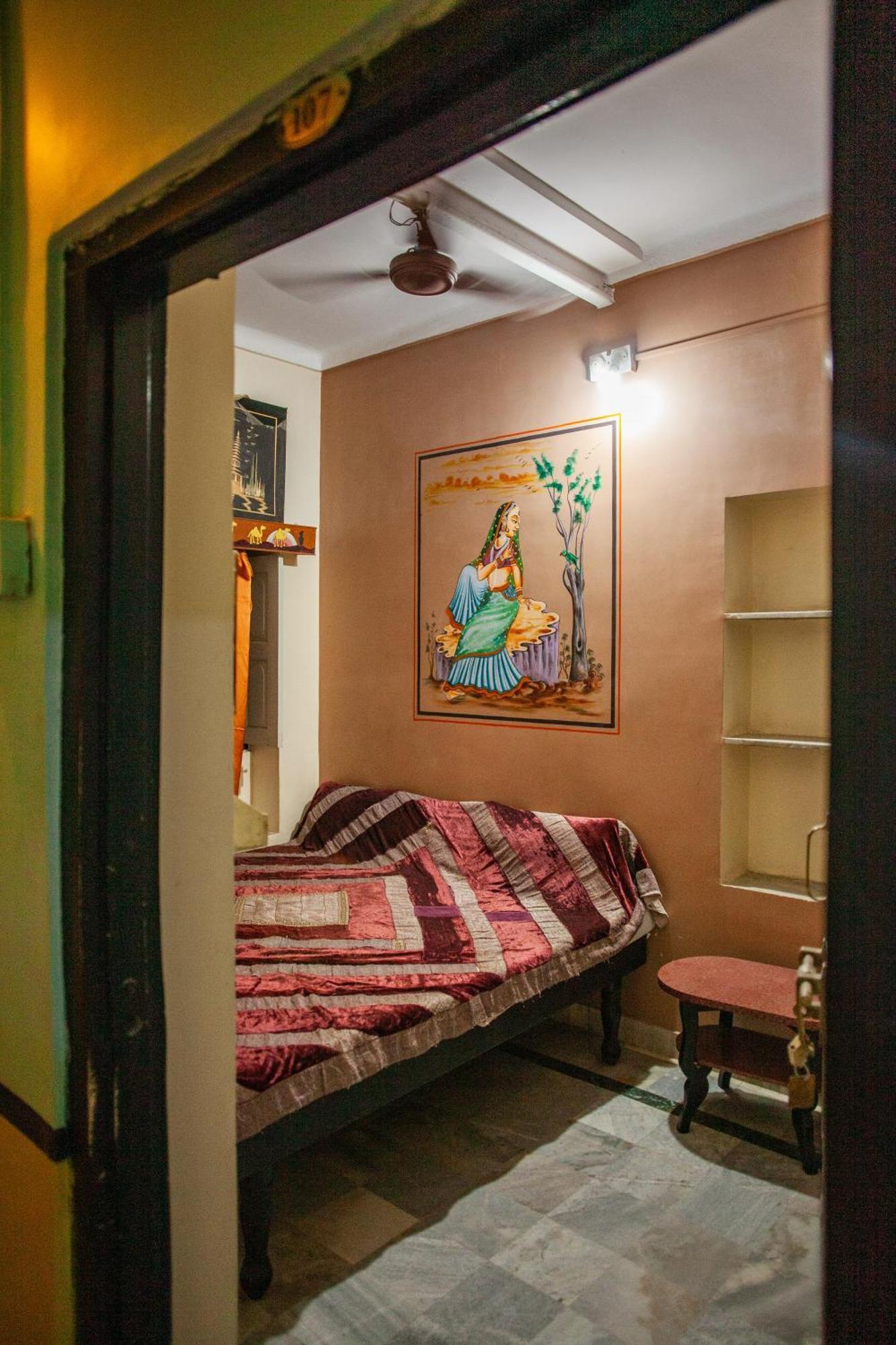 Hotel Everest Pushkar Bagian luar foto
