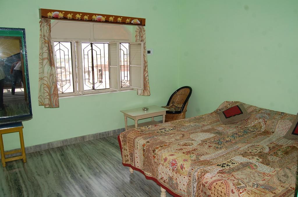 Hotel Everest Pushkar Bagian luar foto