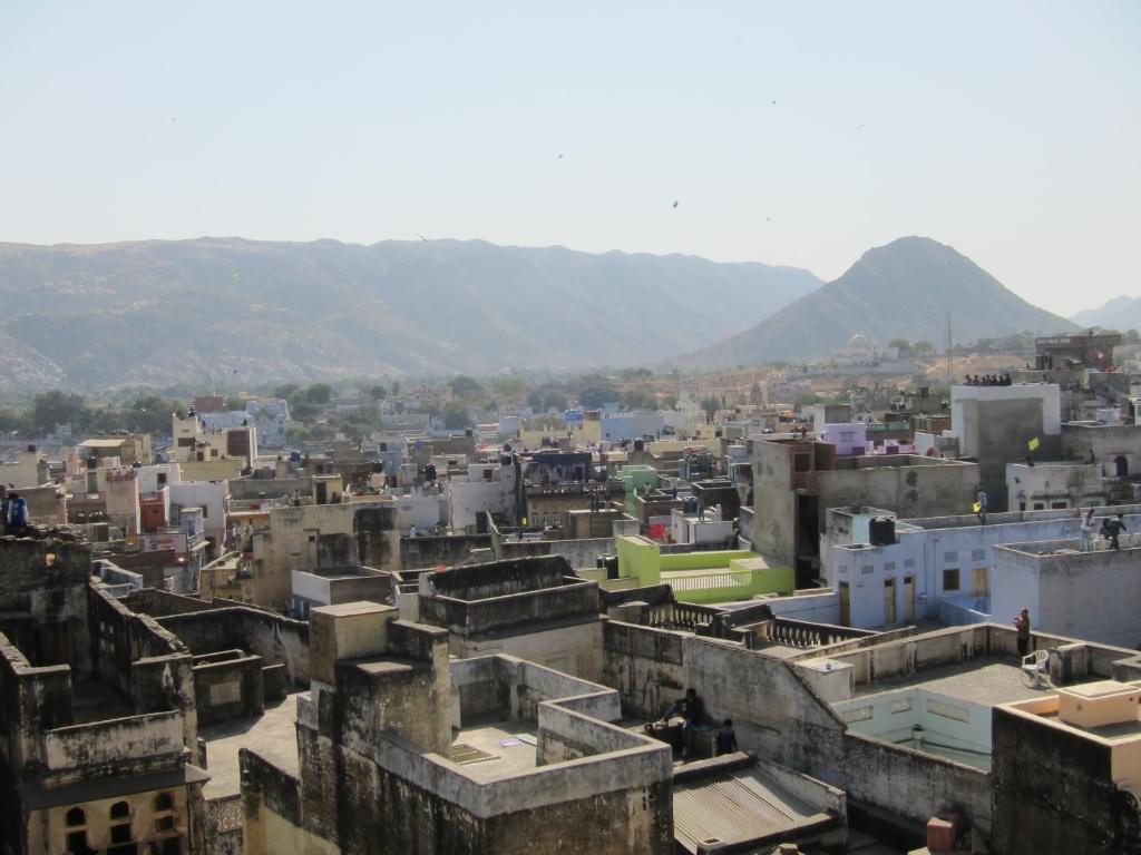 Hotel Everest Pushkar Bagian luar foto